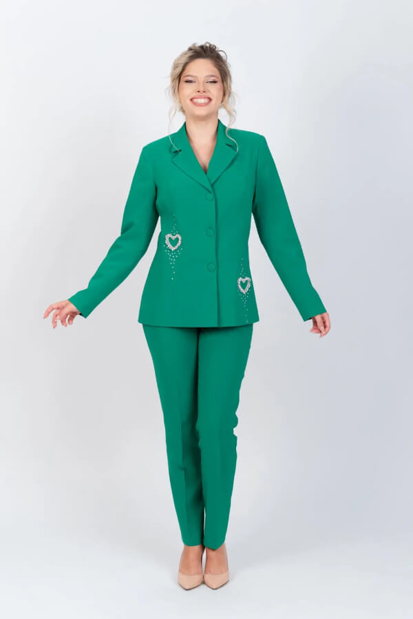 compleu dama verde cu sacou accesorizat cu detalii pretioase si pantaloni pana