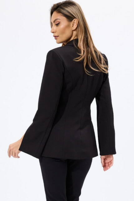 costum cu pantaloni conici