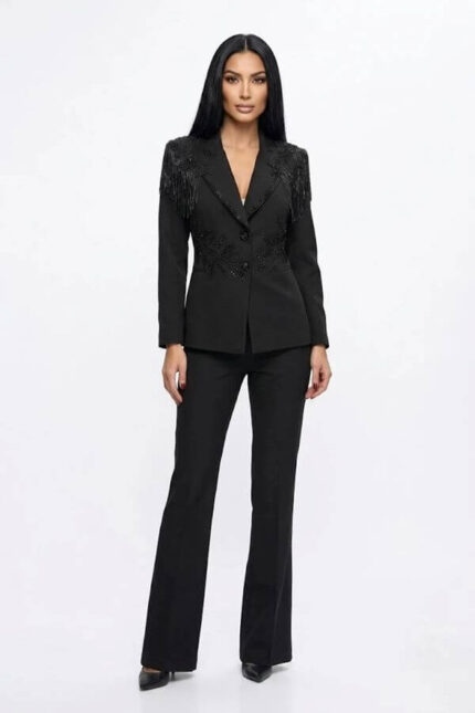 costum elegant dama stilizat cu broderie fină